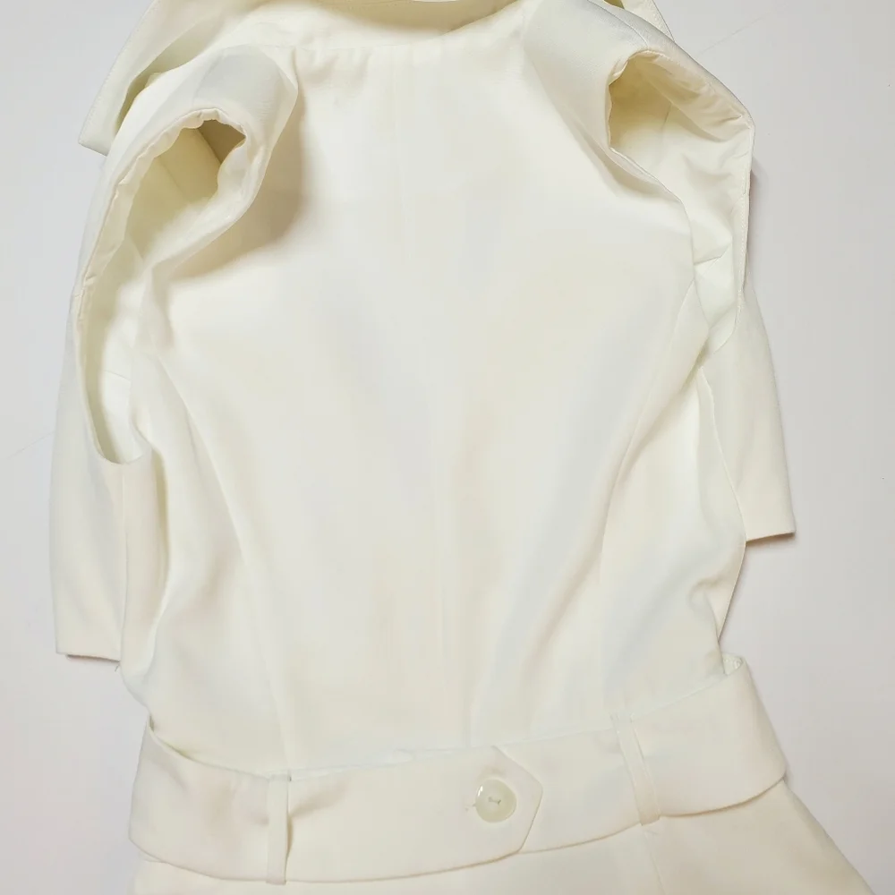 NWOT Lulus Posh and Flirty White Collared Cutout Sleeveless Romper Sz S - Picture 9 of 13